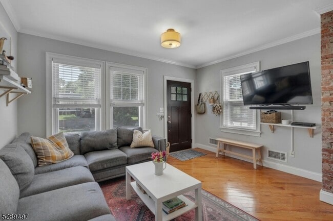 Photo - 170 Pine St