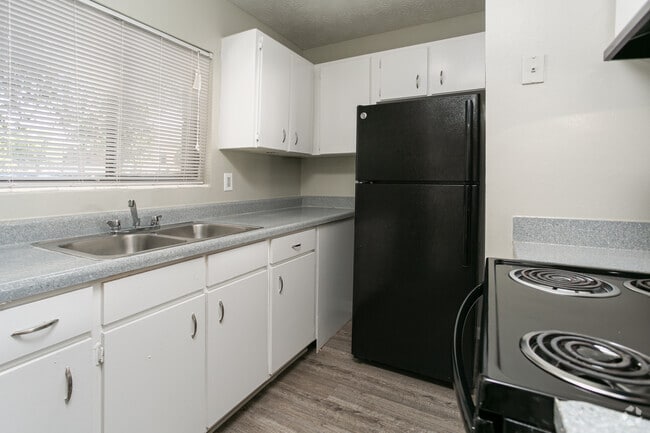 2BR-1.5BA-850sf - Oasis at San Marco