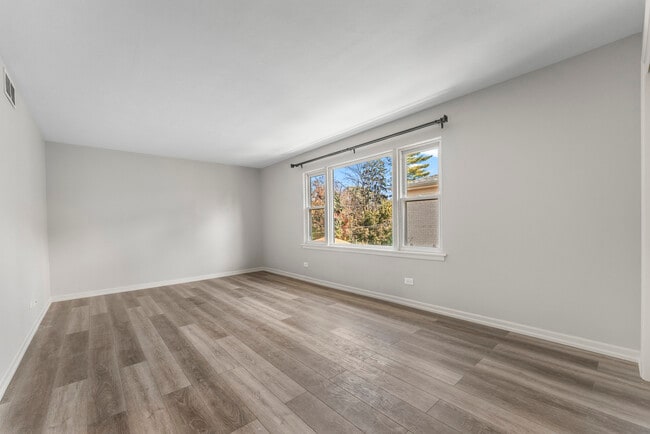 Photo - 740 E North Broadway St