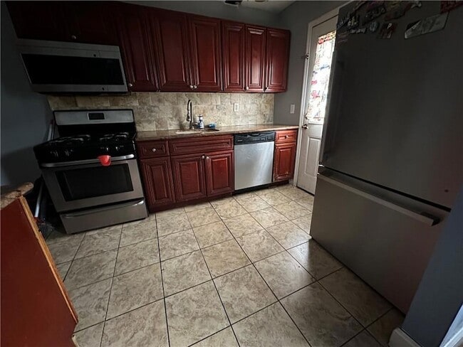 Photo - 150-35 Foch Blvd