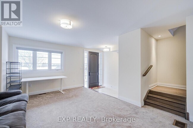 Photo - 4255 Major Mackenzie Dr E