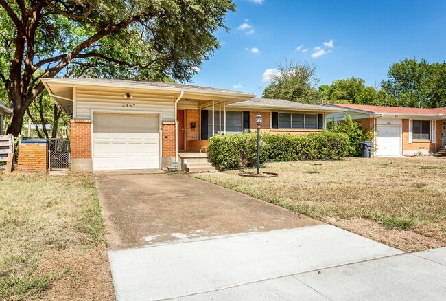 3/1.5 Updated Mid-Century Home in Casa View - 3/1.5 Updated Mid-Century Home in Casa View