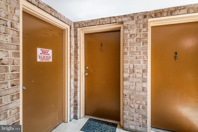 Building Photo - 3832 Bel Pre Rd Unit 2