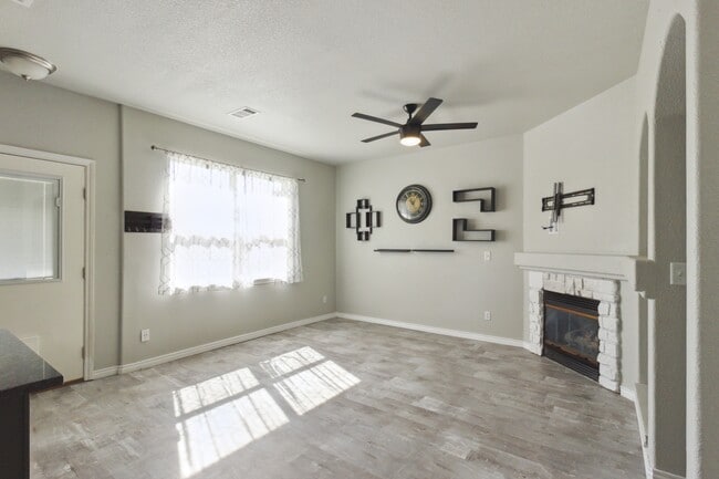 Photo - 5552 W 29th St
