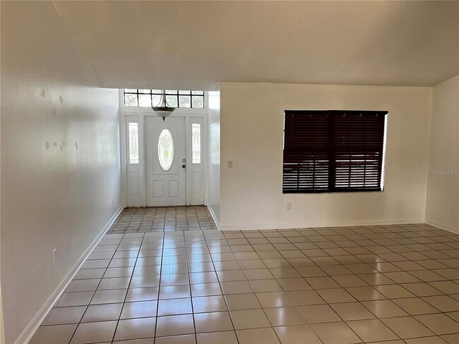 Photo - 304 Oak Ln Track