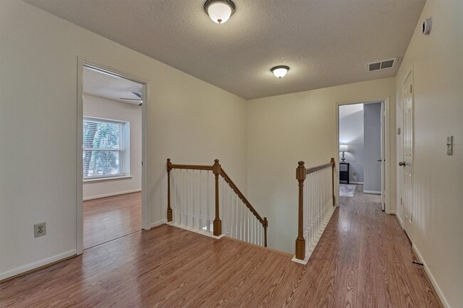 Photo - 71 Breezy Point Pl