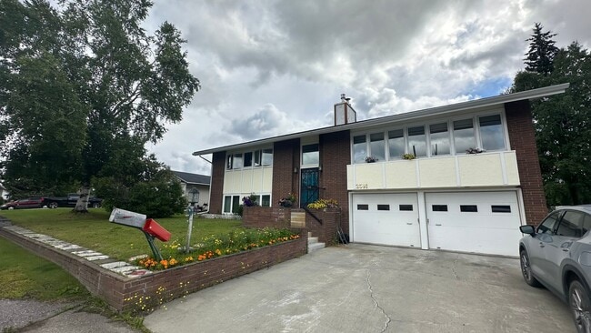 Photo - 2Bed/1Ba/1Car Amazing Apartment on Riverview Dr., All Util. Includ., sorry no pets. Unit #2