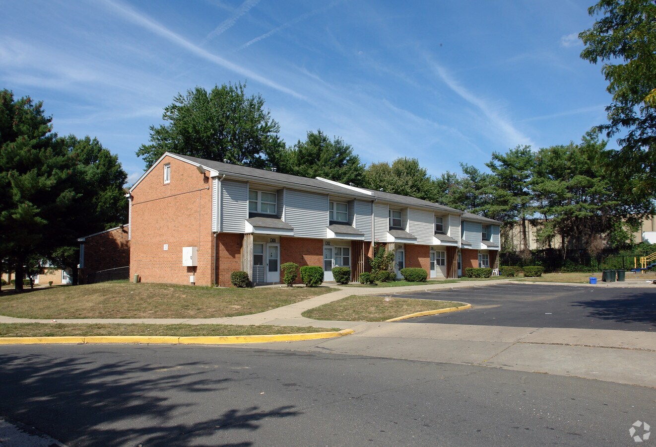 David Scull Courts - David Scull Courts Apartments
