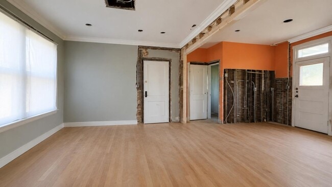 4763 N Manor Ave Unit 1