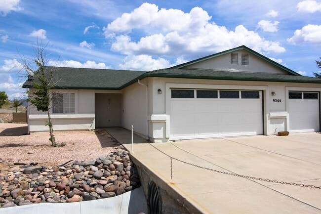 Building Photo - Three Bedroom Prescott Valley Duplex - APPLICATION PENDING