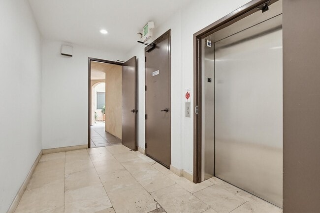 Photo - 5132 W Maplewood Ave Unit 202
