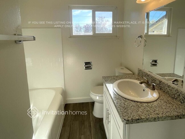 Photo - 3800 West Way