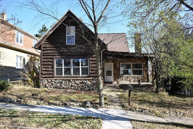 Building Photo - 445 N 9th Ave