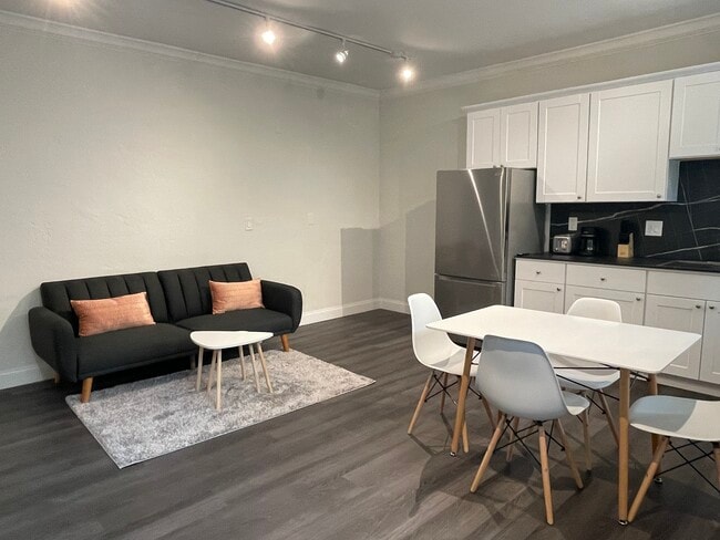 Photo - 1000 Meridian Ave Unit 09