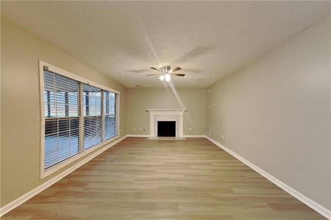 Photo - 1464 Claredon Dr NW