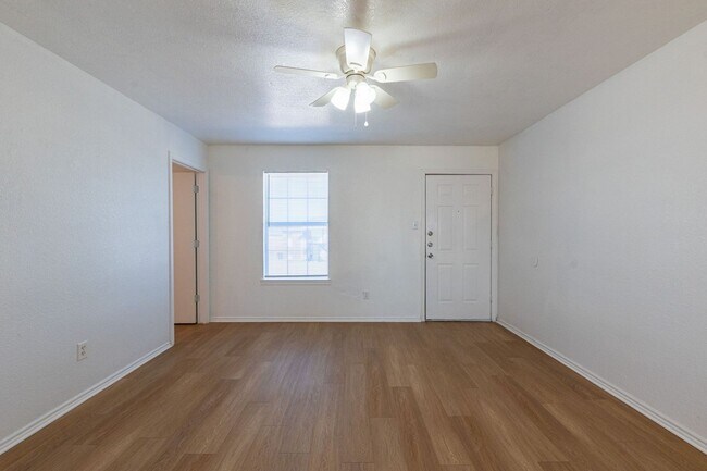 Photo - RENT REDUCTION - AVAILABLE NOW! Unit 5904 Greengate Drive -  D