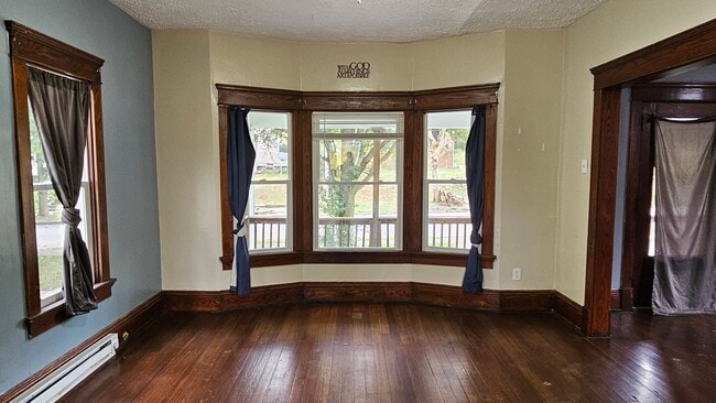 Photo - 3 bedroom 1 bath single family home in Man...