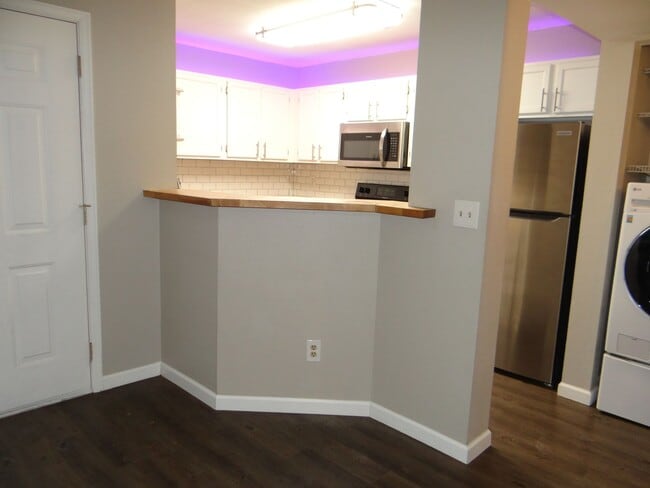 Photo - 1 bed 1 bath condo with 650 sf. off Jewell and Sheridan Unit 102