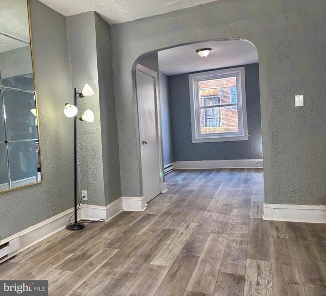 Building Photo - 4434 N Marshall St Rental
