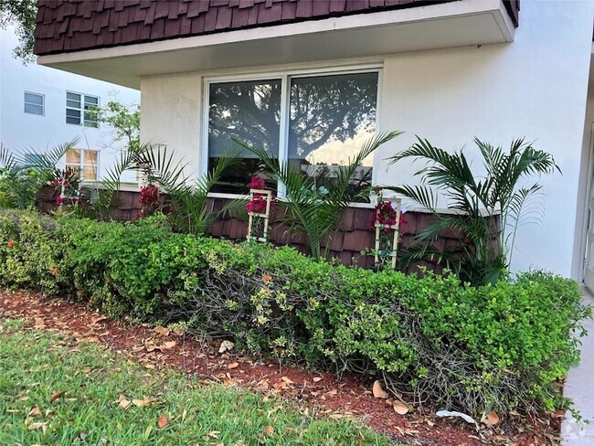 Building Photo - 2601 S Palm Aire Dr Unit 112 Rental