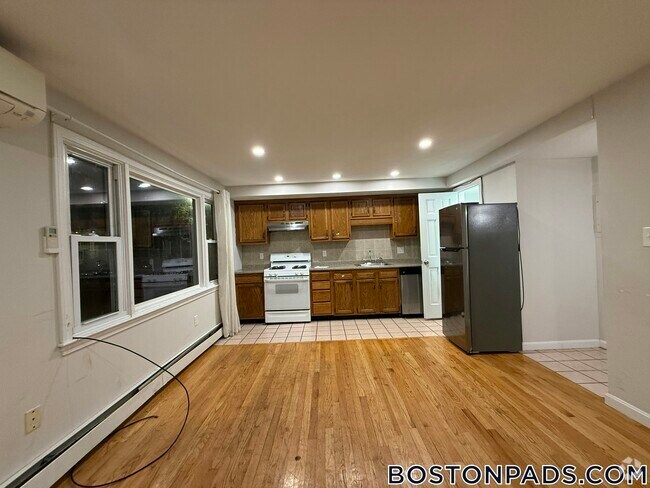 Building Photo - 185 Sydney St Rental