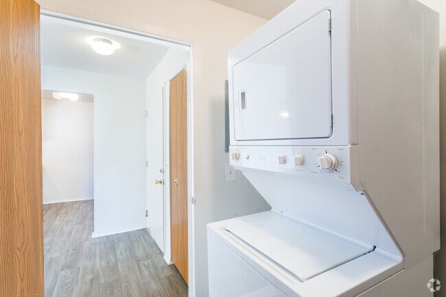2 BR, 2 BA - 985 SF