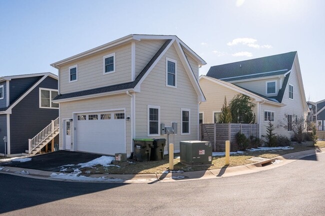 Building Photo - 1845 Winn Aly