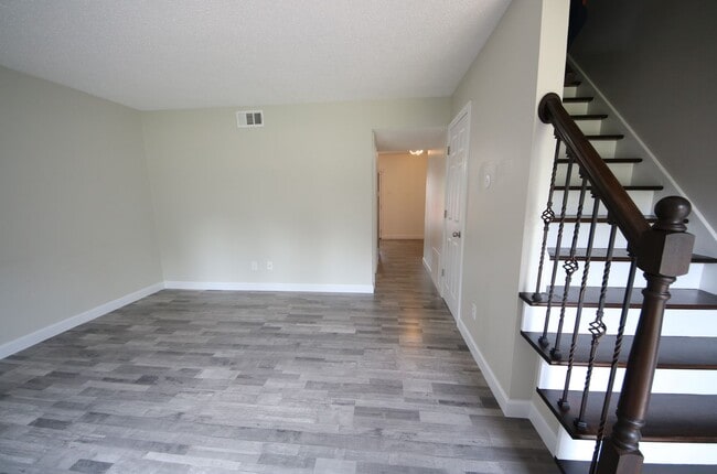 1003 Ave H
