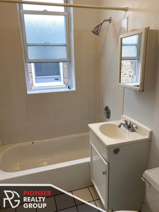 Photo - 3044 W Wellington Ave Unit 2