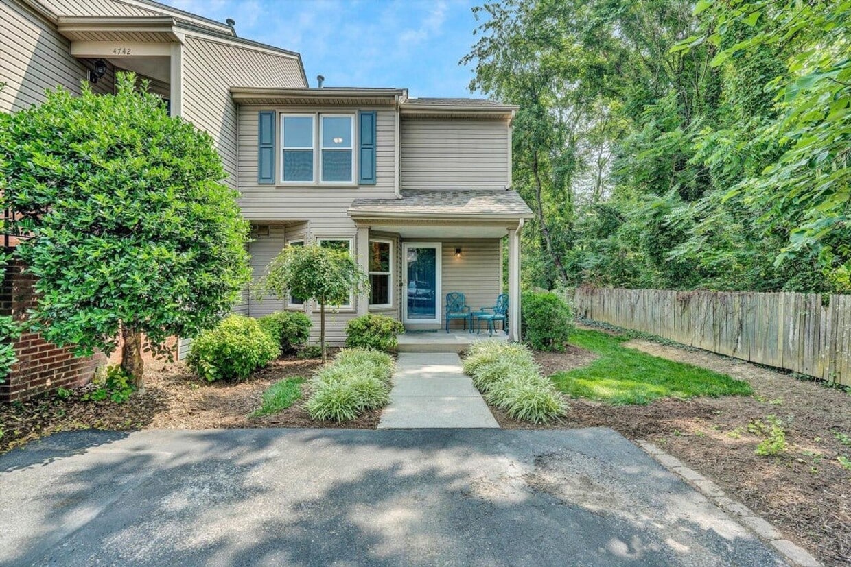 Spacious Roanoke County Townhouse - Spacious Roanoke County Townhouse