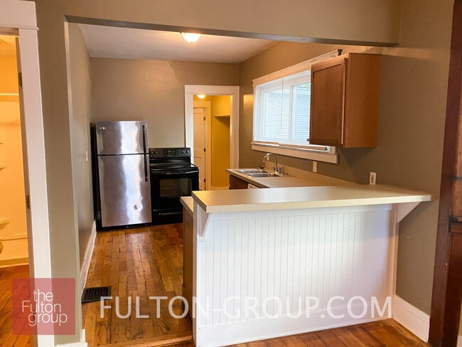 Photo - 710 Veto St NW