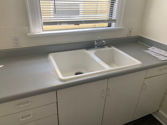 Kitchen - 1223 9th St Unit G