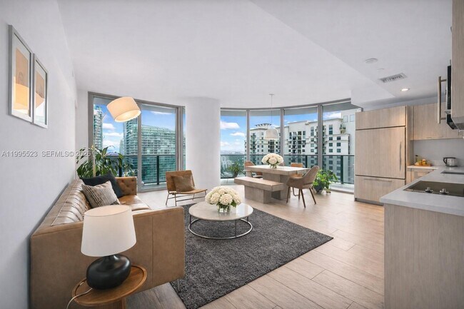 Building Photo - 45 SW 9th St Unit 2906