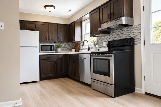 Photo - 207 Wakefield Pl