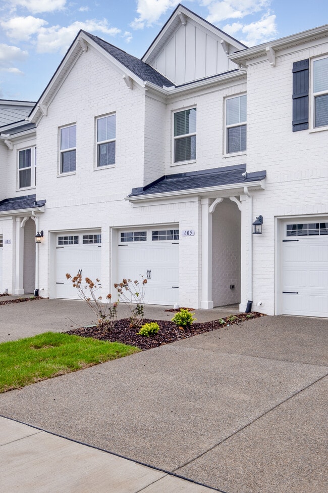 Photo - 605 Club View Way