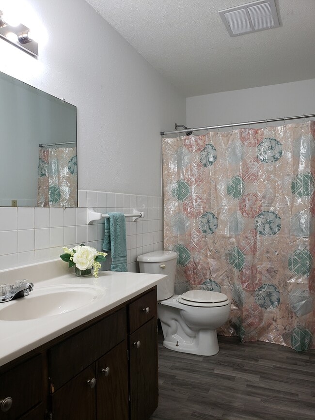 2 Bed, 1 Bath $879, Available July 22 - North Ridge