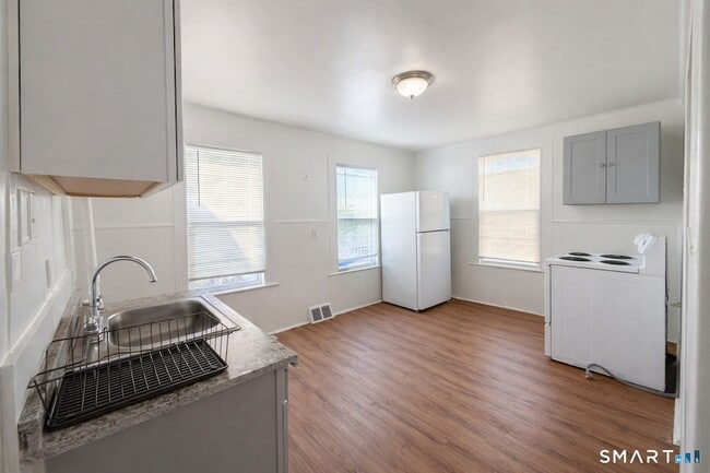 Photo - 96 Franklin St Unit 2nd Floor