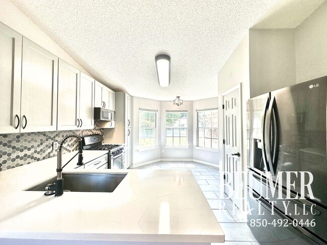 Building Photo - Solar Panel 3bd/2bath Home located Northeast Pensacola