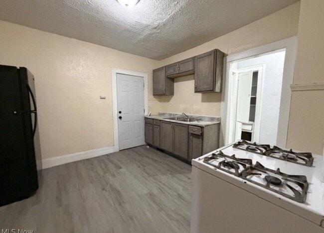 Building Photo - 3641 E 147th St