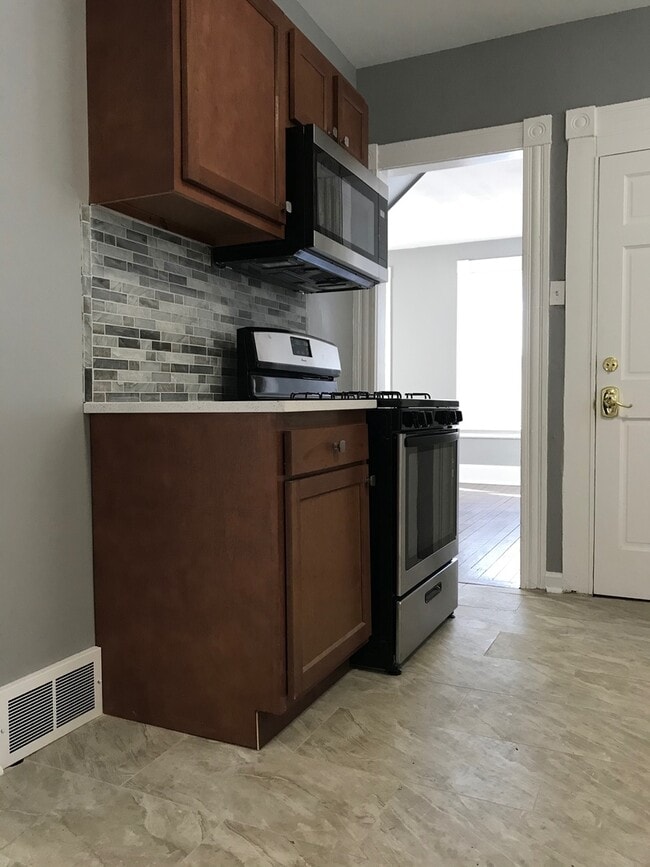 Photo - 353 Poplar St Unit 2nd Fl