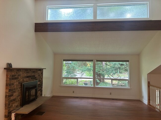 Building Photo - 4 Bedroom Home Near Whatcom Falls