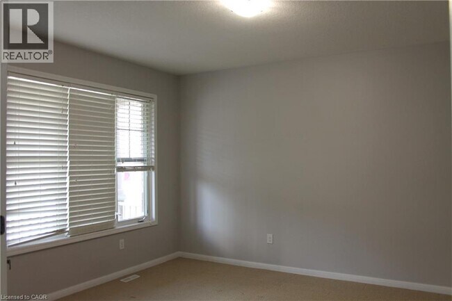 Photo - 52 Beattie Crescent