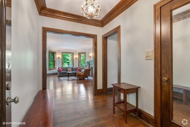 Building Photo - 5612 S Blackstone Ave Unit 2 Rental