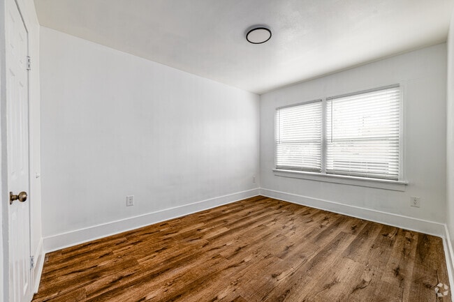 2BR, 1BA - Bedroom