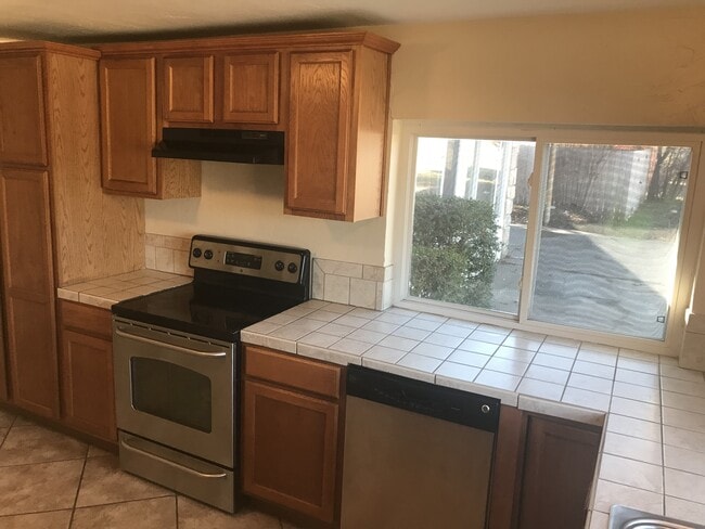 Photo - 223 E Independence St