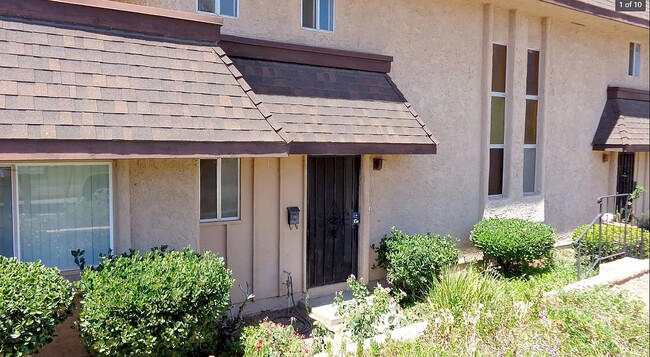 2 bedroom, 1.5 bath townhome with 2 parkin... - 2 bedroom, 1.5 bath townhome with 2 parkin...