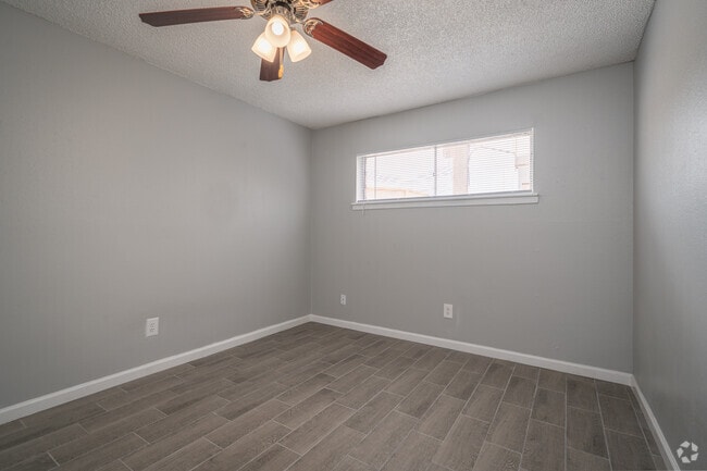 2BR, 1BA - 780SF - Primary Bedroom
