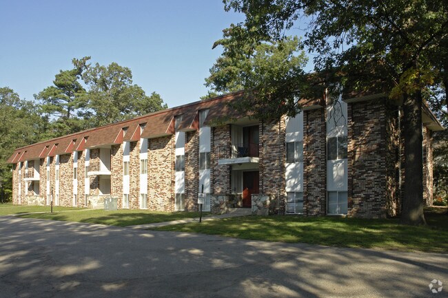 Photo - Royal Oak Apts