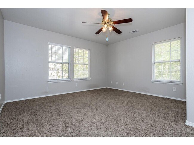 Photo - 2115 E 18th St Unidad B