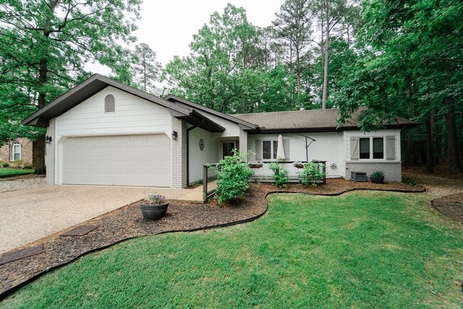 Building Photo - Charming 4 bedroom, 3 bathroom with lots of outdoor living space.